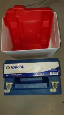 Varta E11 batteri med batterikasse og polsko