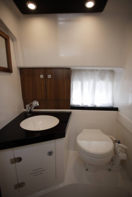 Karnic SL800 - F375 XTO - V8 Yamaha/Udstyr