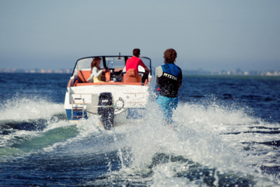 Coaster 600 BR m/100 HK Yamaha og udstyr