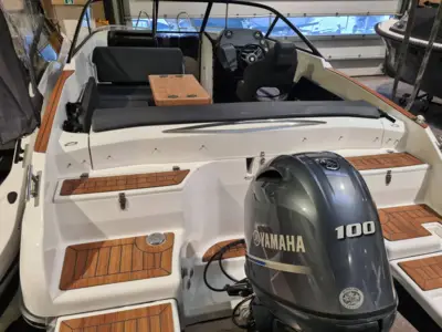 Coaster 600 BR m/100 HK Yamaha og udstyr