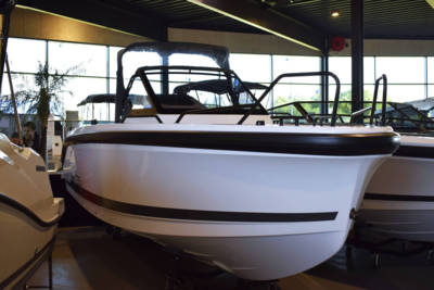 Ryds 735VI - 200 HK Yamaha/Udstyr