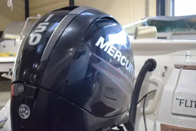 Flipper 630 DC m/ Mercury F150