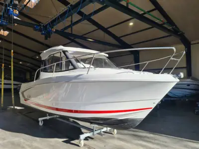 Beneteua Antares 6.80 - Yamaha F115/Udstyr