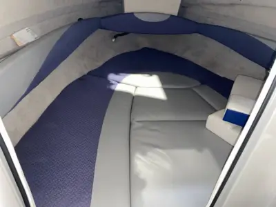 Bayliner Capri 212 - 260 HK Mercruiser 5.0L/Udstyr