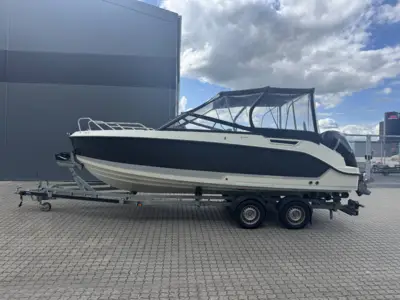 Quicksilver 675 Activ Cruiser m/Mercury F225 og udstyr