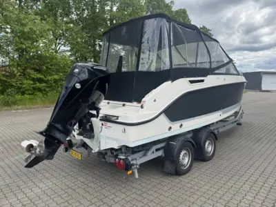 Quicksilver 675 Activ Cruiser m/Mercury F225 og udstyr