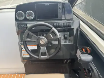 Quicksilver 675 Activ Cruiser m/Mercury F225 og udstyr