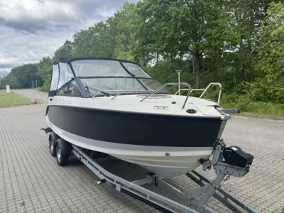 Quicksilver 675 Activ Cruiser m/Mercury F225 og udstyr